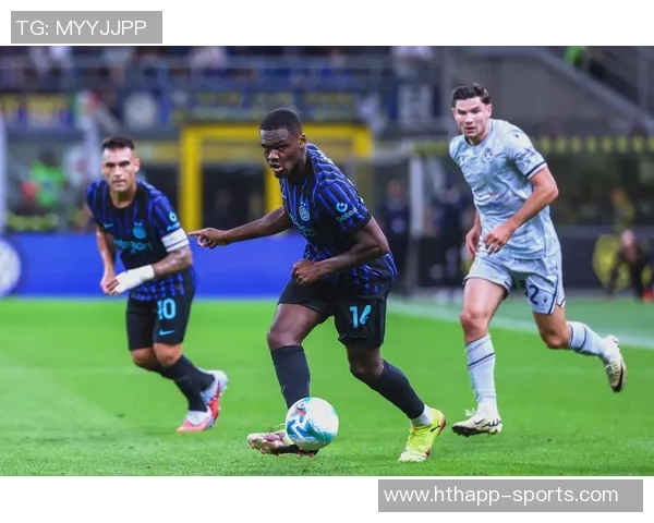 法国队球探现场考察国米前锋博尼关注罗马对国米的精彩对决 法国队球探现场考察国米前锋博尼关注罗马对国米的精彩对决